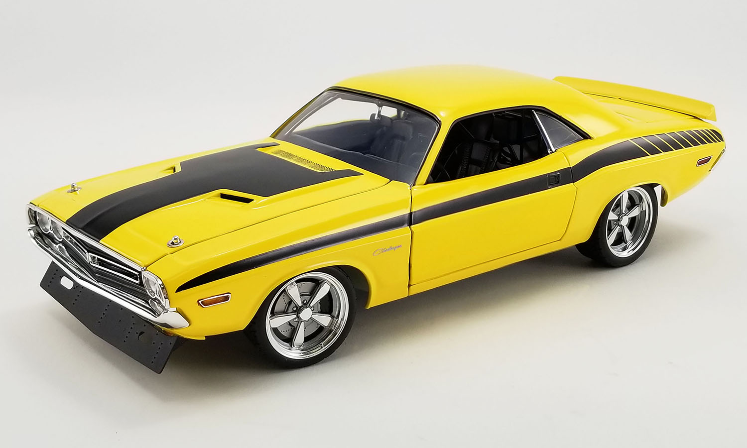 ACME YCID 1971 Dodge Challenger R/T Yellow 1 of 140 Made 1:18 Diecast – LP  Diecast Garage