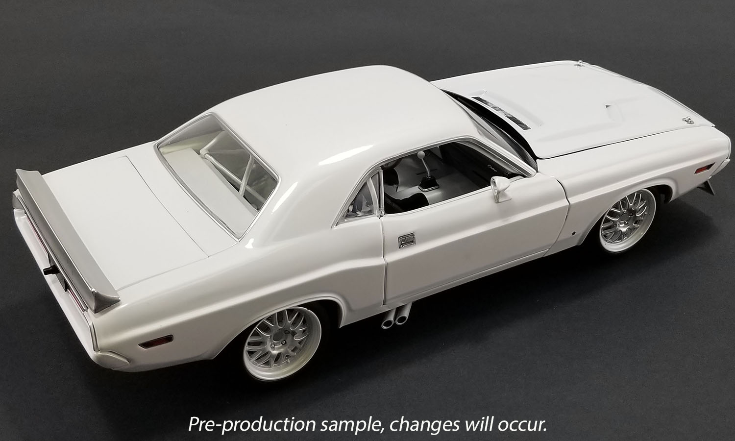 Dodge Challenger Street Fighter White ACME 1/18